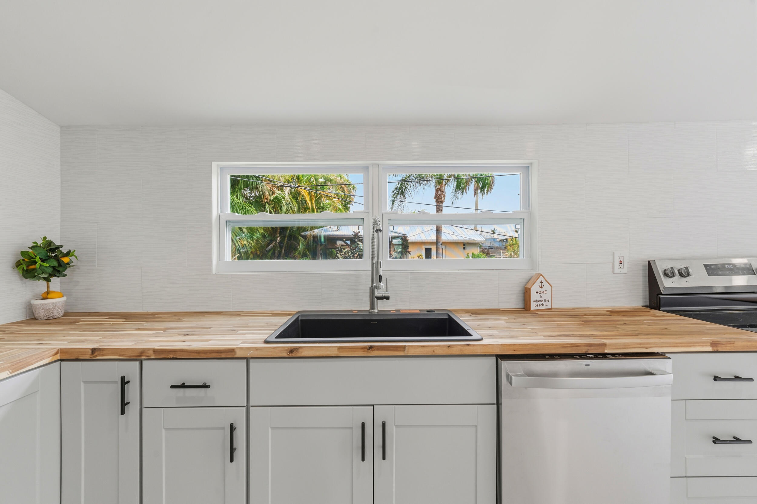 PALM LAKE PARK - Residential Lease