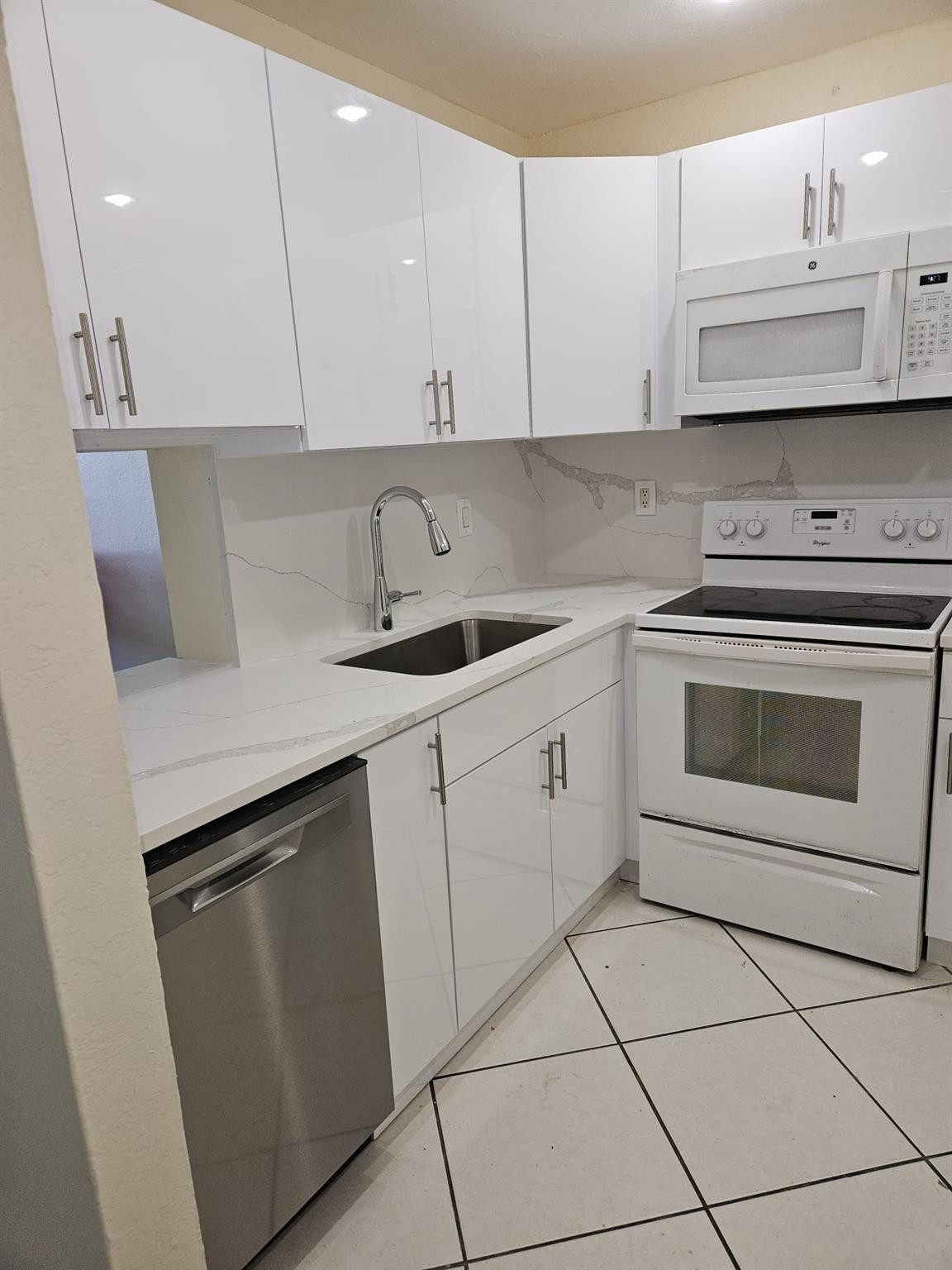 WESTLAND GARDENS CONDO - Residential Lease