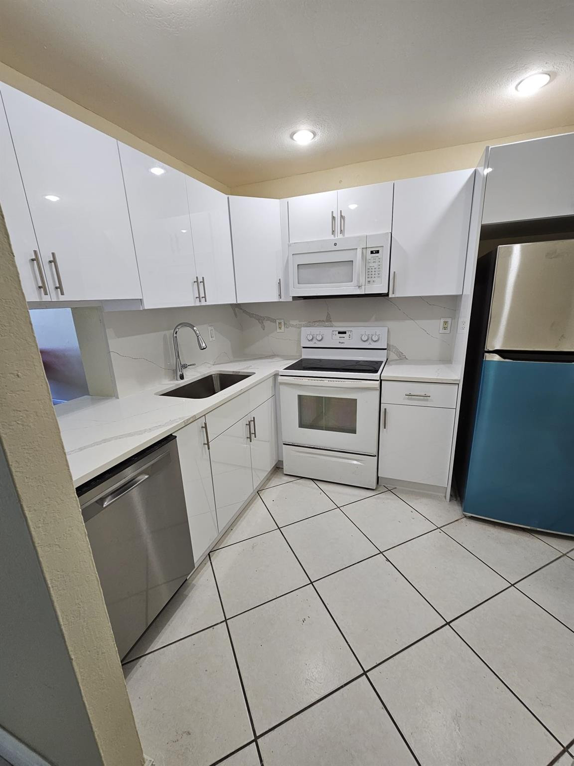WESTLAND GARDENS CONDO - Residential Lease