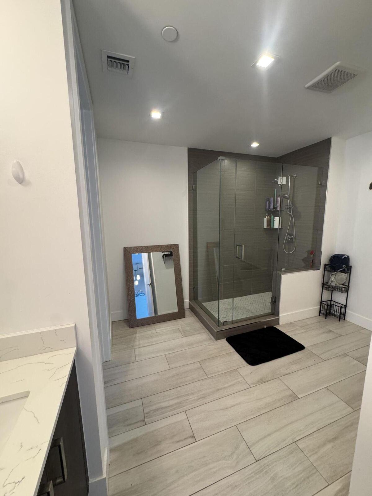 ONE LUXURY CONDO - Residential