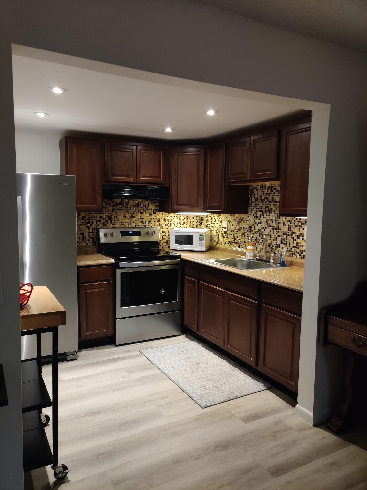 KINGS POINT BURGUNDY CONDOS - Residential Lease