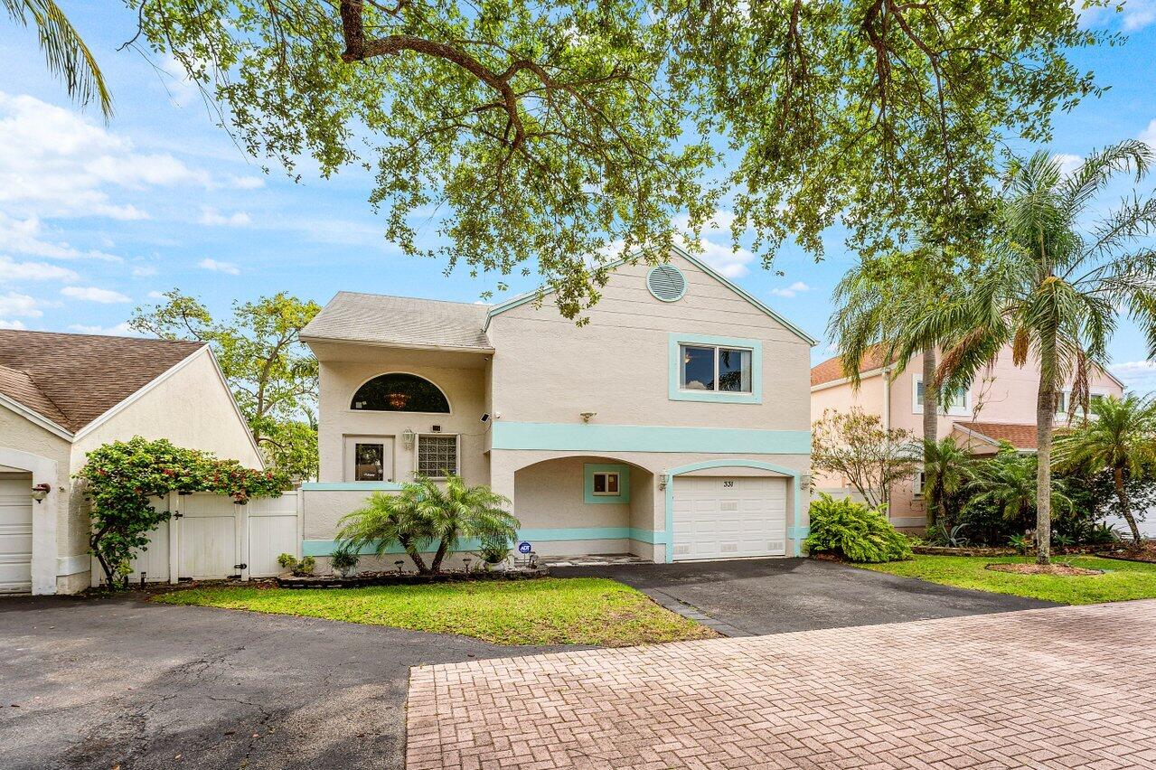 CORAL LAKES - Residential