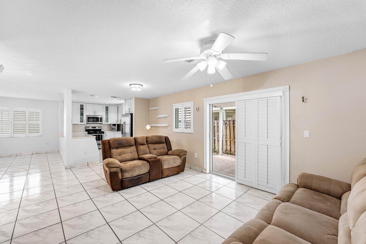CORAL LAKES - Residential
