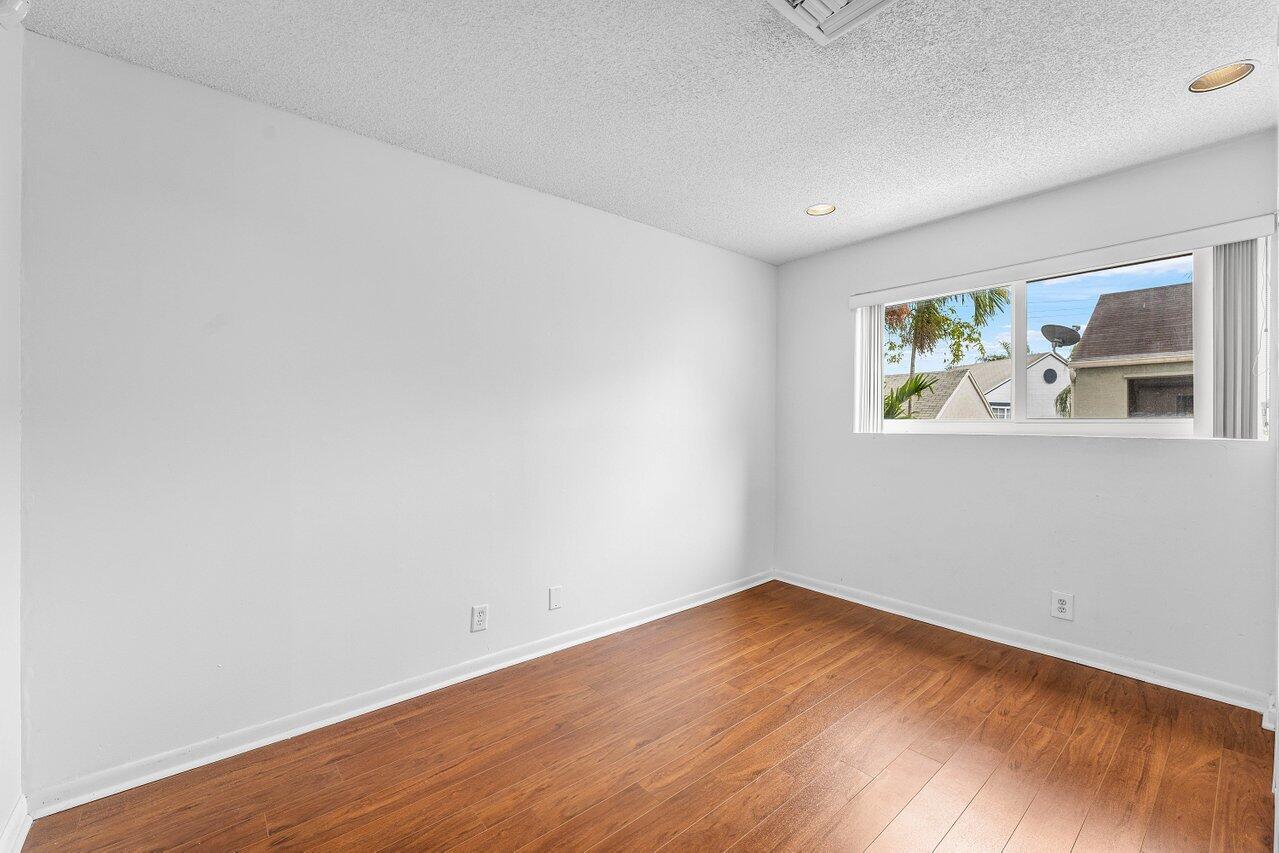 CORAL LAKES - Residential