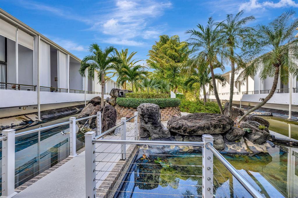 MAYFAIR HOUSE CONDO - Residential