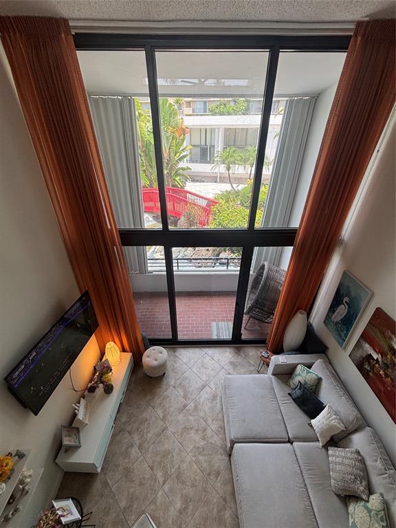 MAYFAIR HOUSE CONDO - Residential