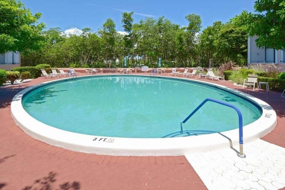 MAYFAIR HOUSE CONDO - Residential