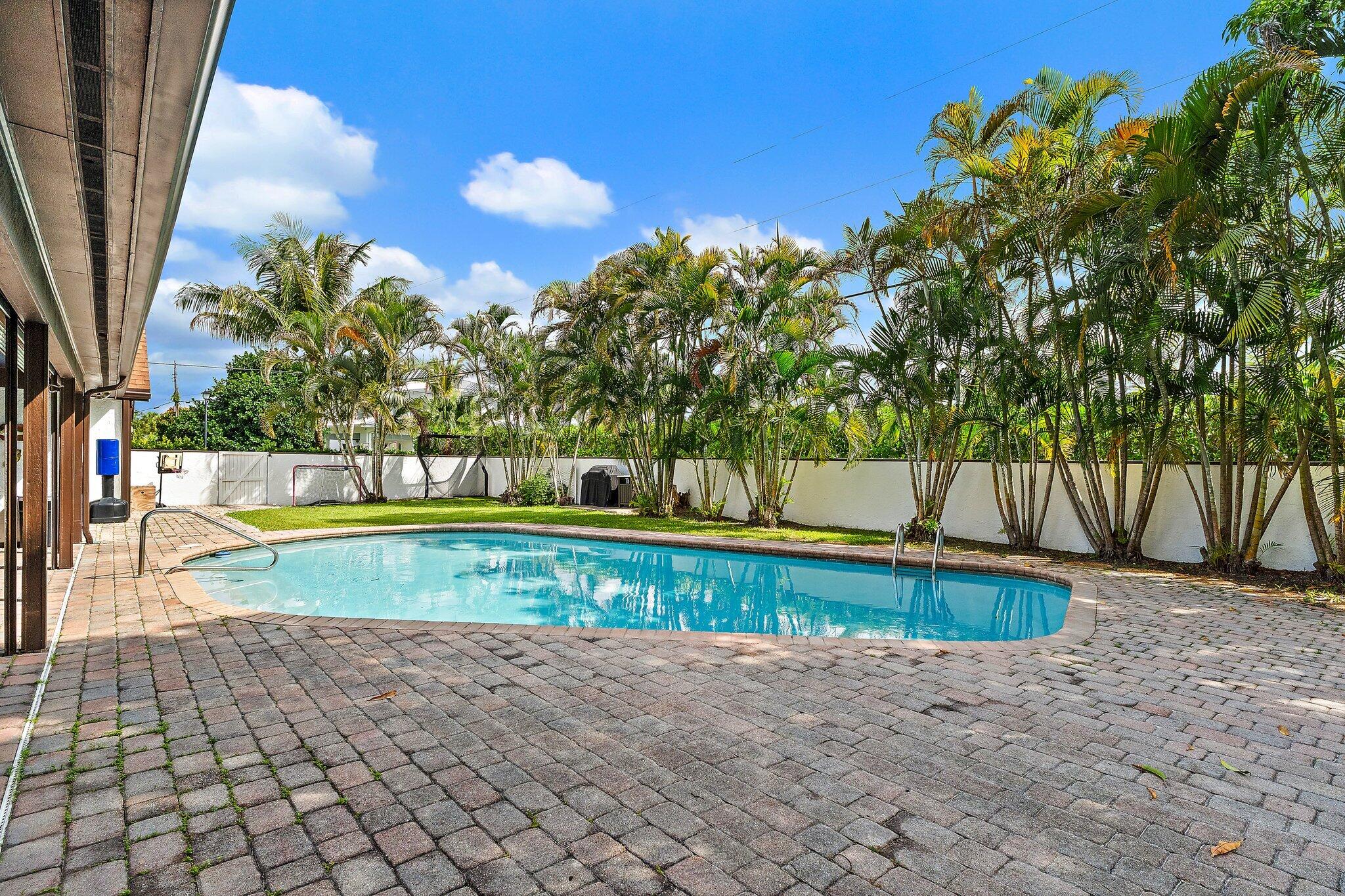 Tequesta Country Club - Residential