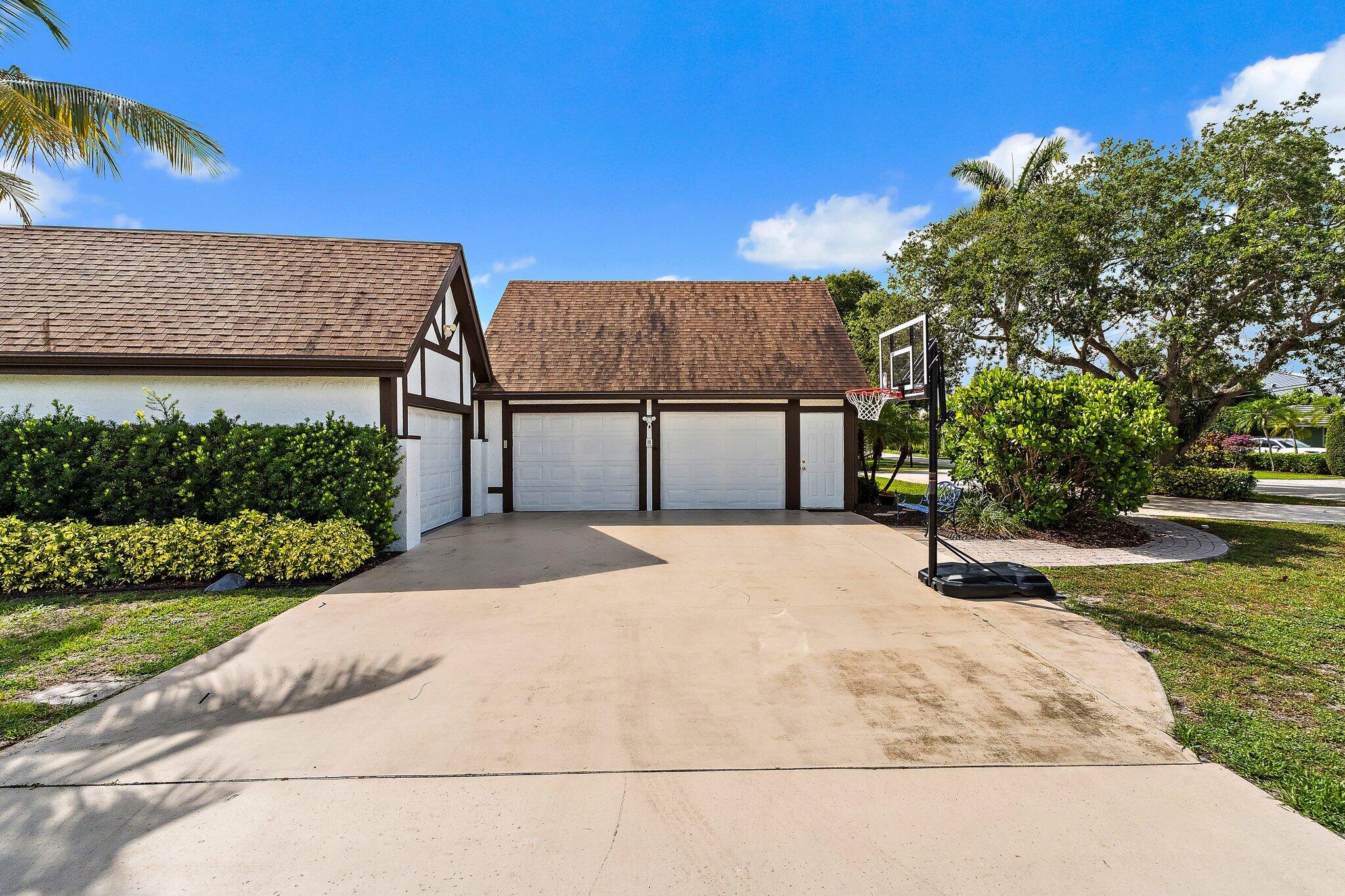 Tequesta Country Club - Residential