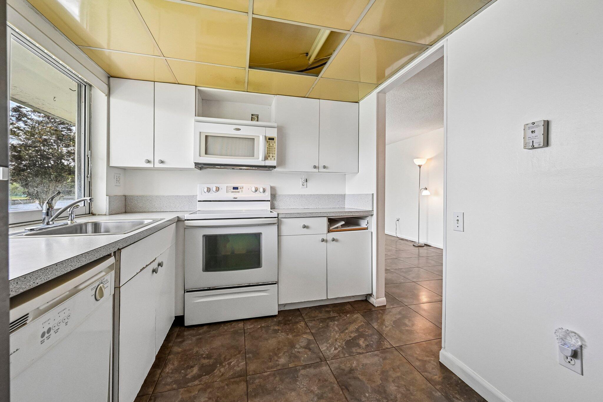 LIME BAY CONDOMINIUM 6 - Residential