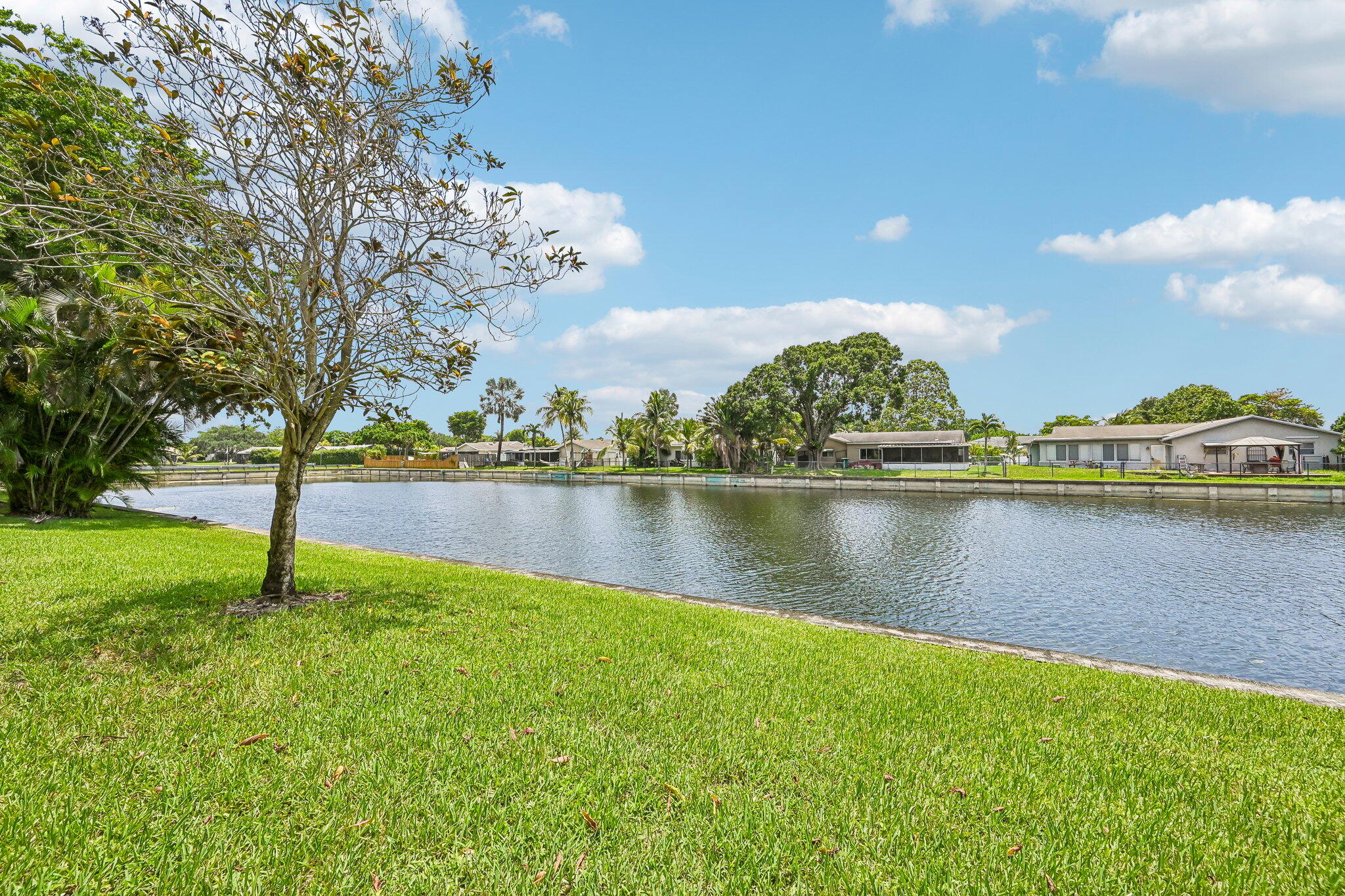 LIME BAY CONDOMINIUM 6 - Residential