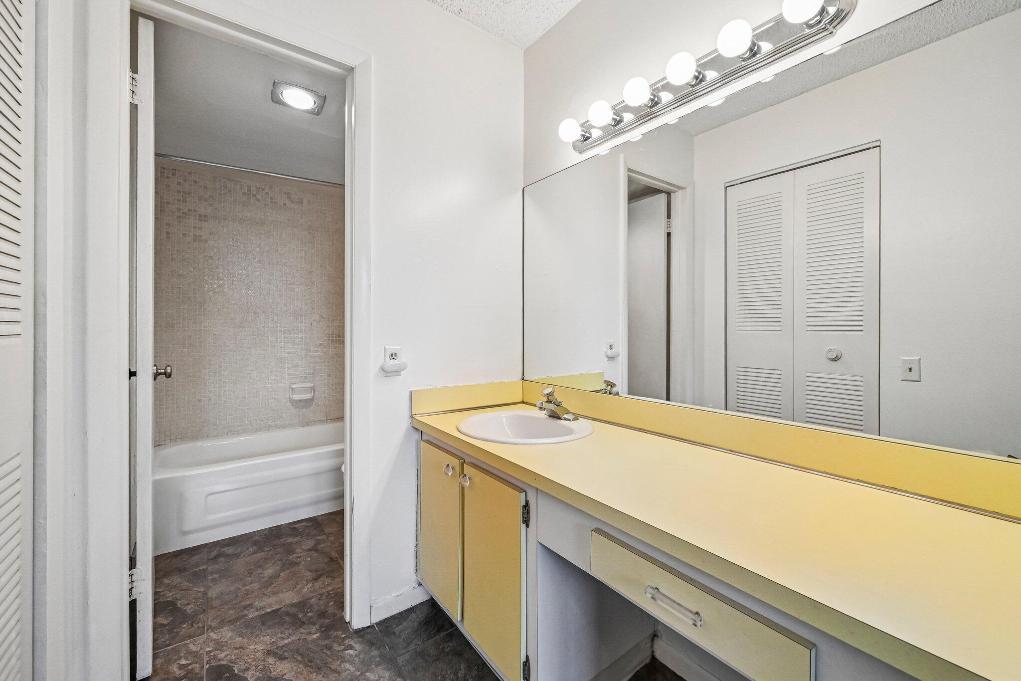 LIME BAY CONDOMINIUM 6 - Residential