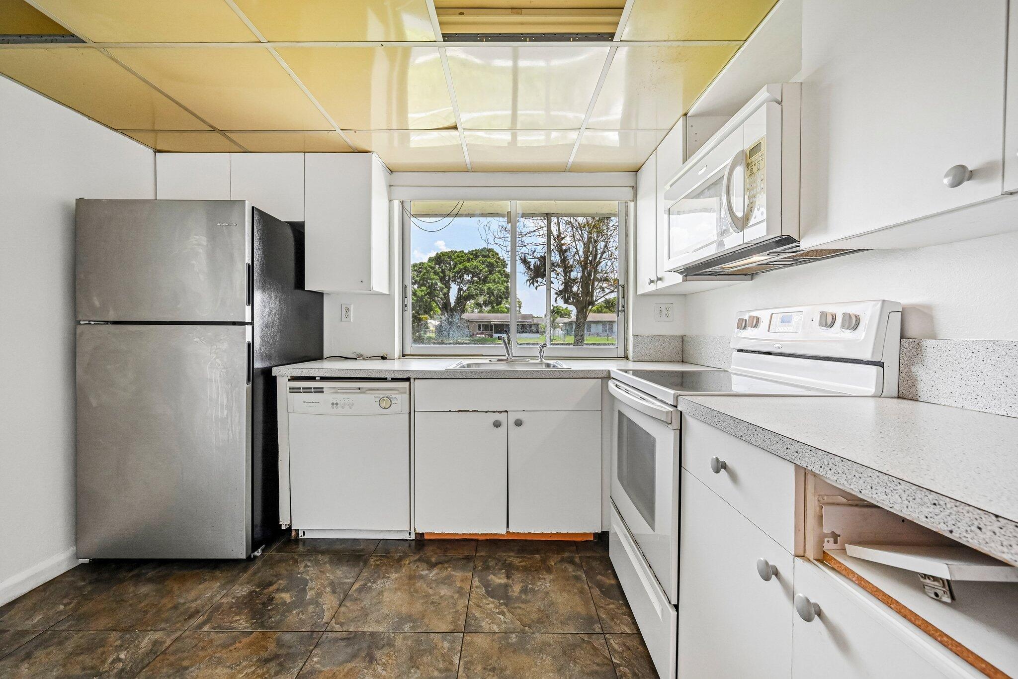 LIME BAY CONDOMINIUM 6 - Residential