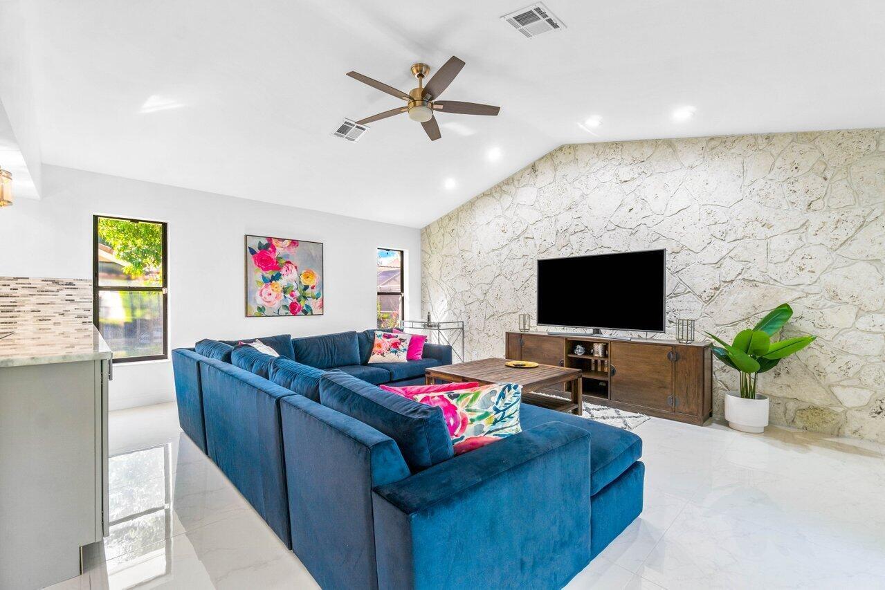BOCA TIERRA 3RD SEC - Residential Lease