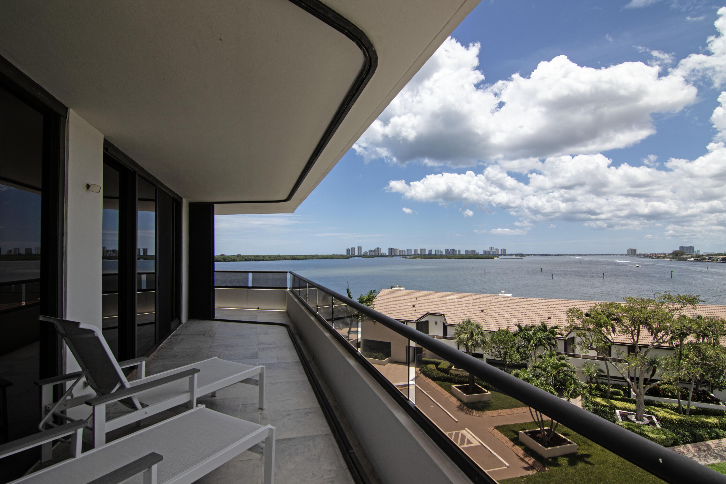 OLD PORT COVE LAKE POINT TOWER CONDO - Residential