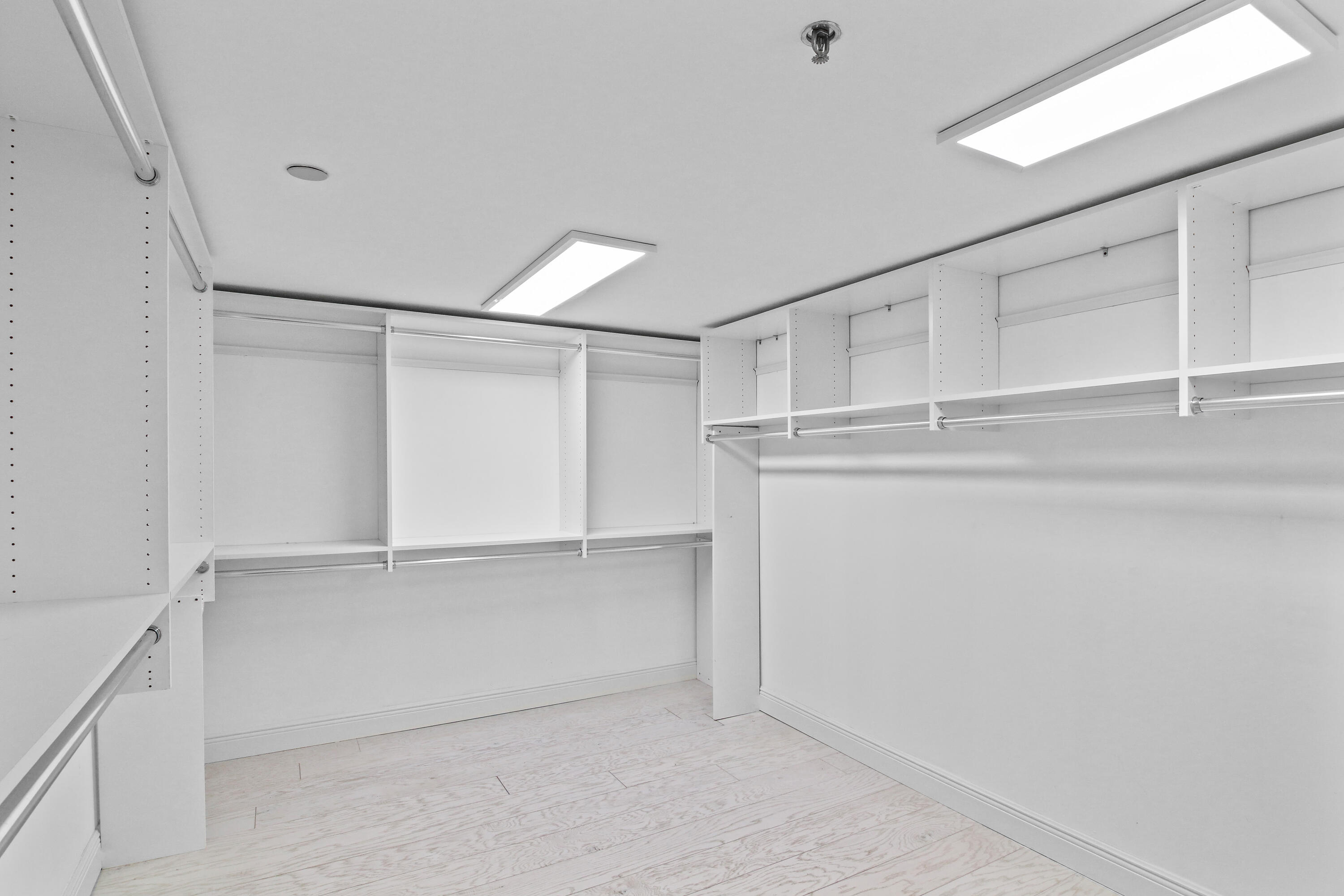 OLD PORT COVE LAKE POINT TOWER CONDO - Residential