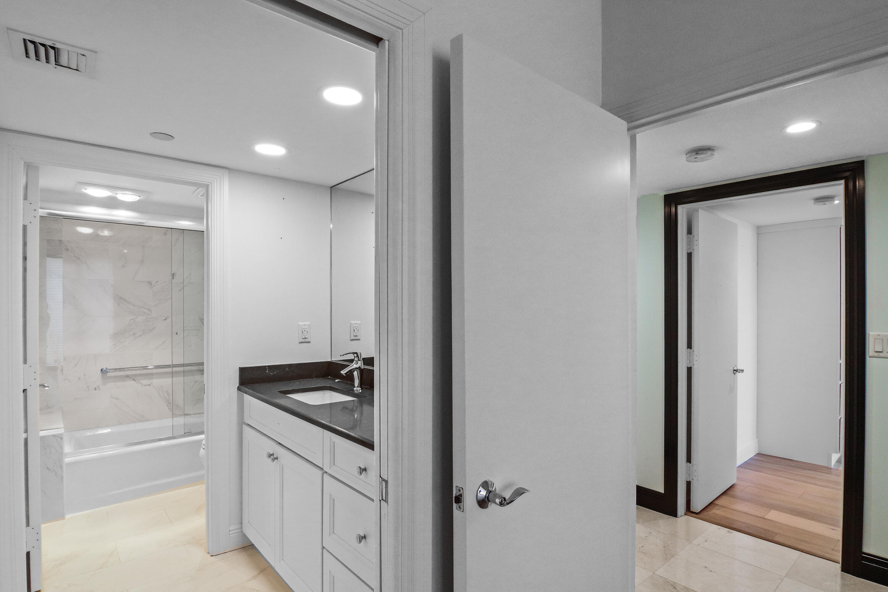 OLD PORT COVE LAKE POINT TOWER CONDO - Residential