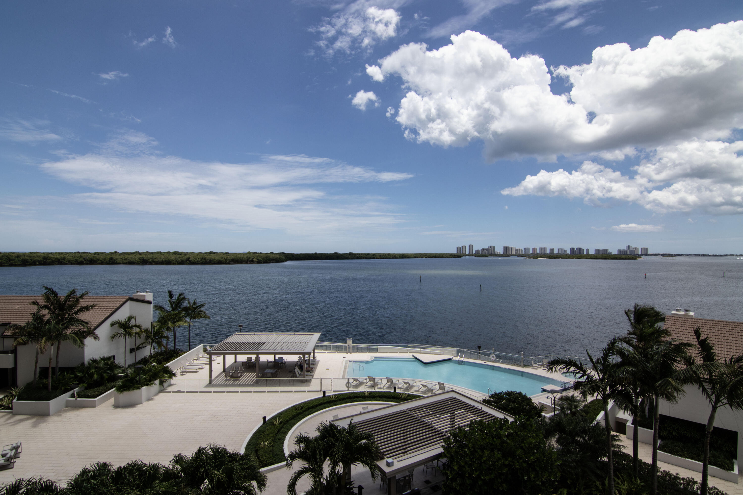 OLD PORT COVE LAKE POINT TOWER CONDO - Residential