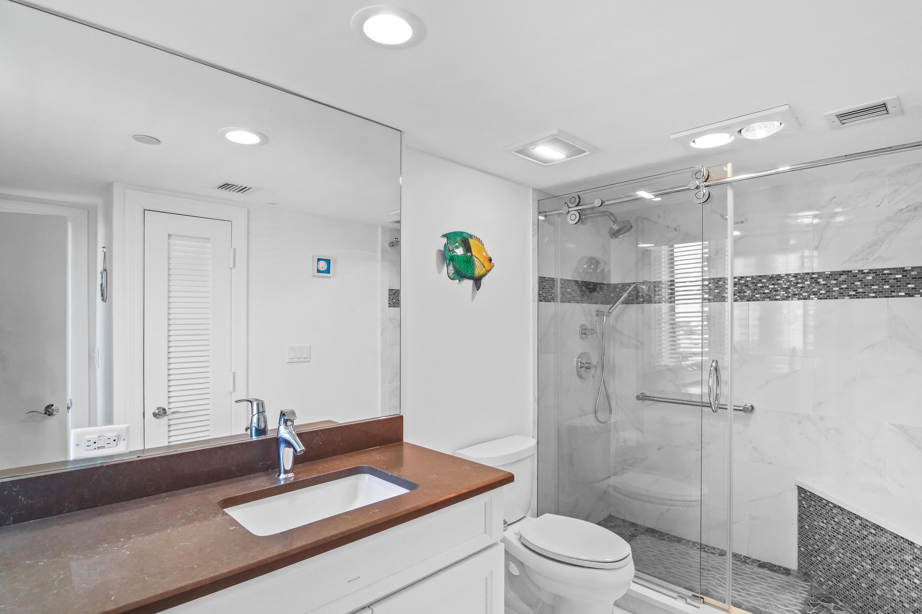OLD PORT COVE LAKE POINT TOWER CONDO - Residential
