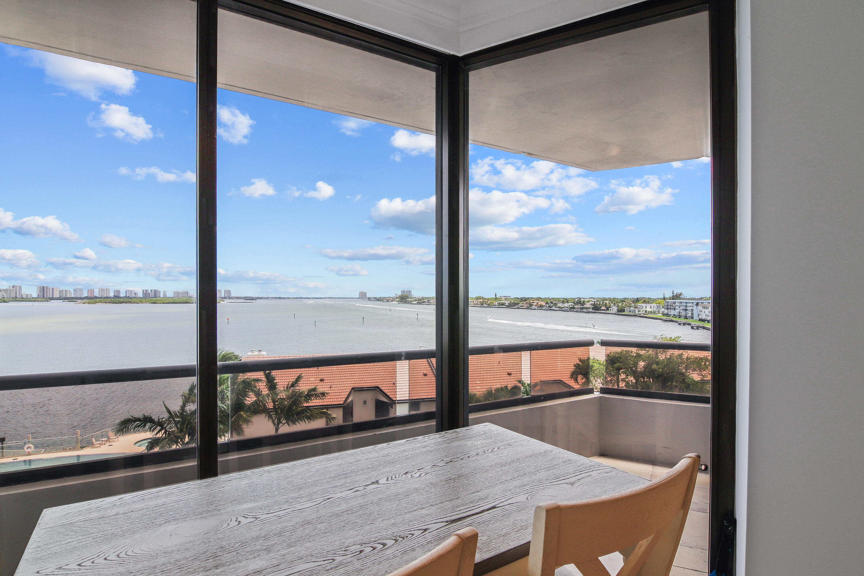 OLD PORT COVE LAKE POINT TOWER CONDO - Residential