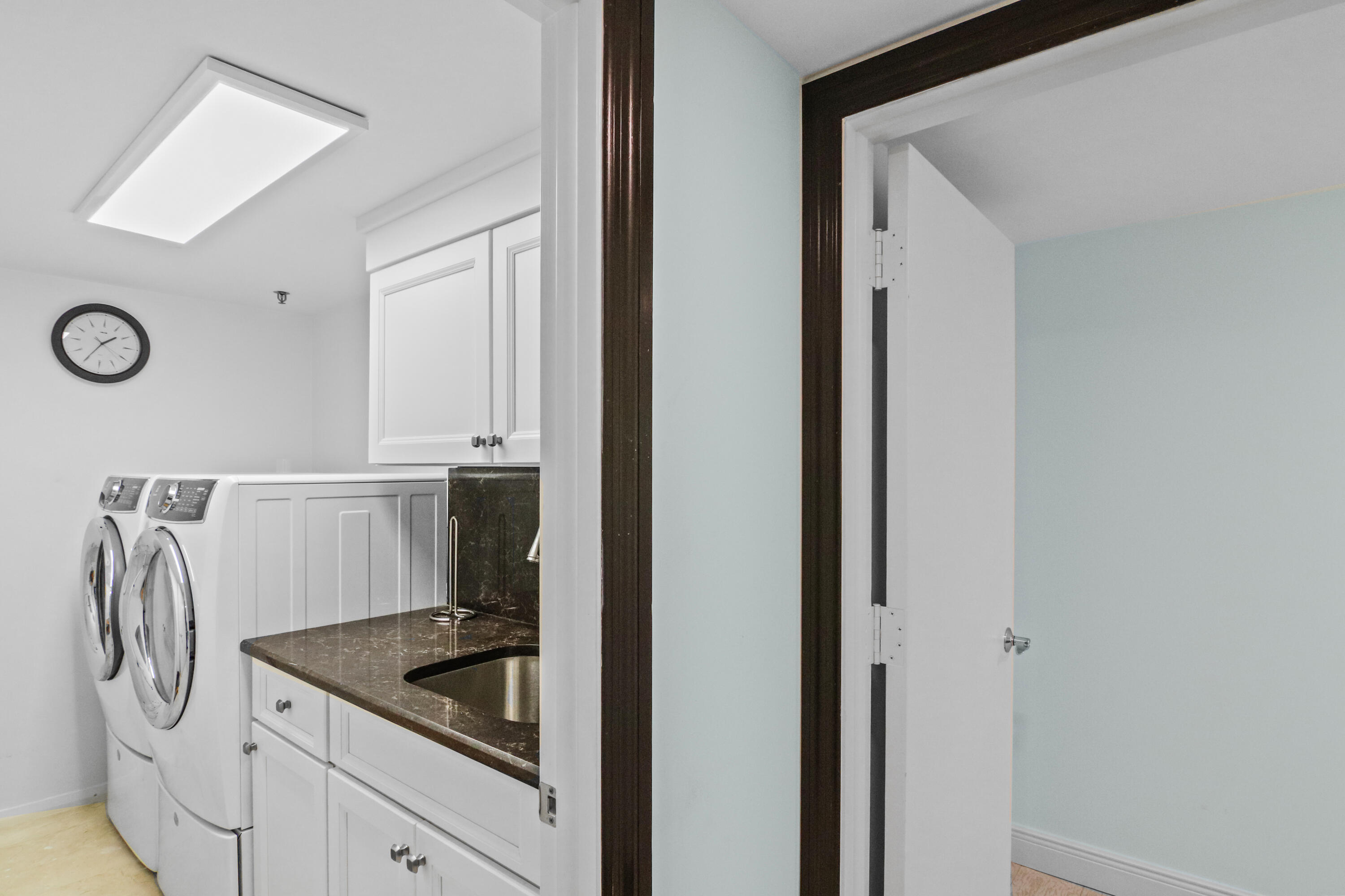 OLD PORT COVE LAKE POINT TOWER CONDO - Residential