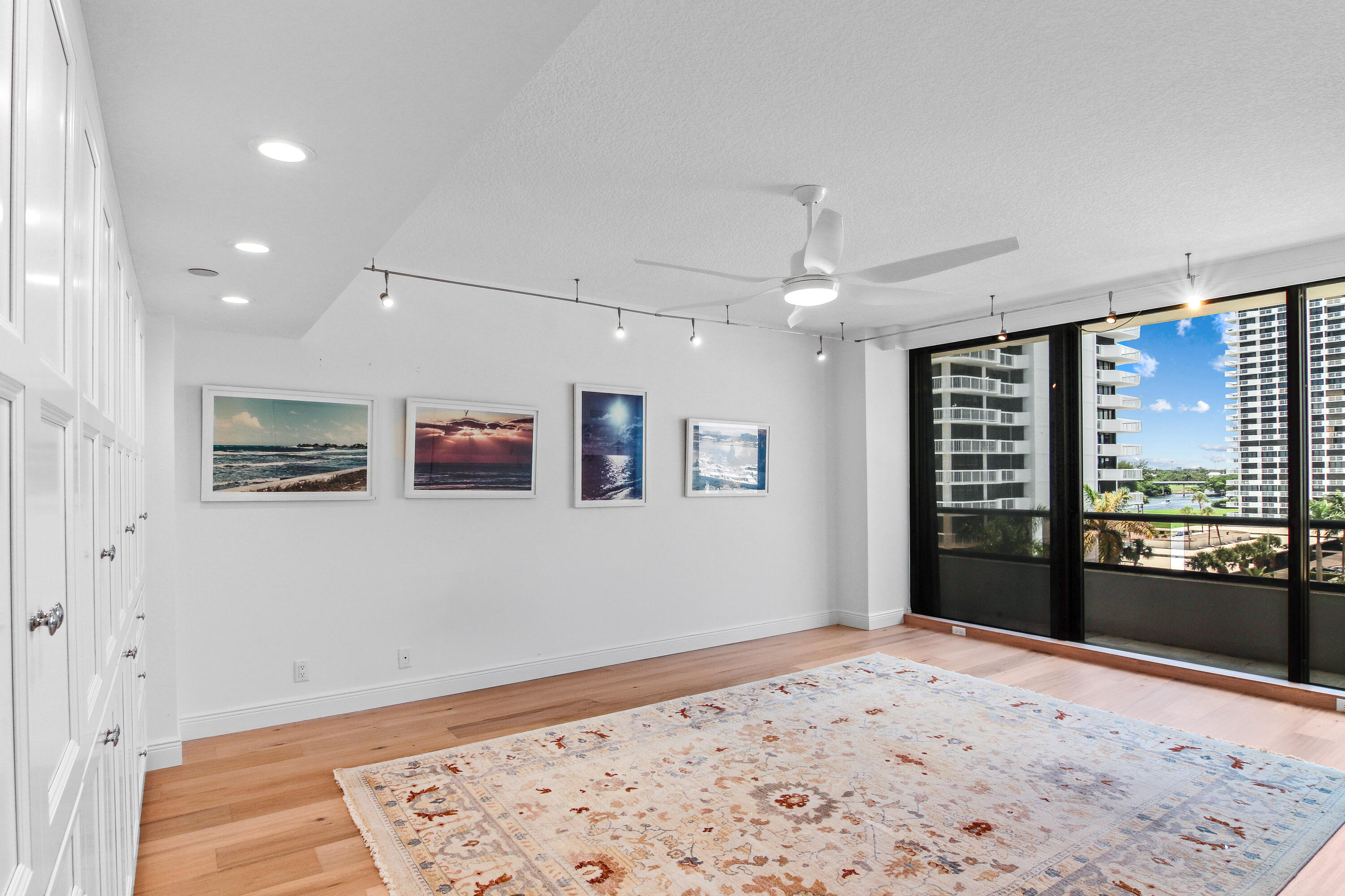 OLD PORT COVE LAKE POINT TOWER CONDO - Residential