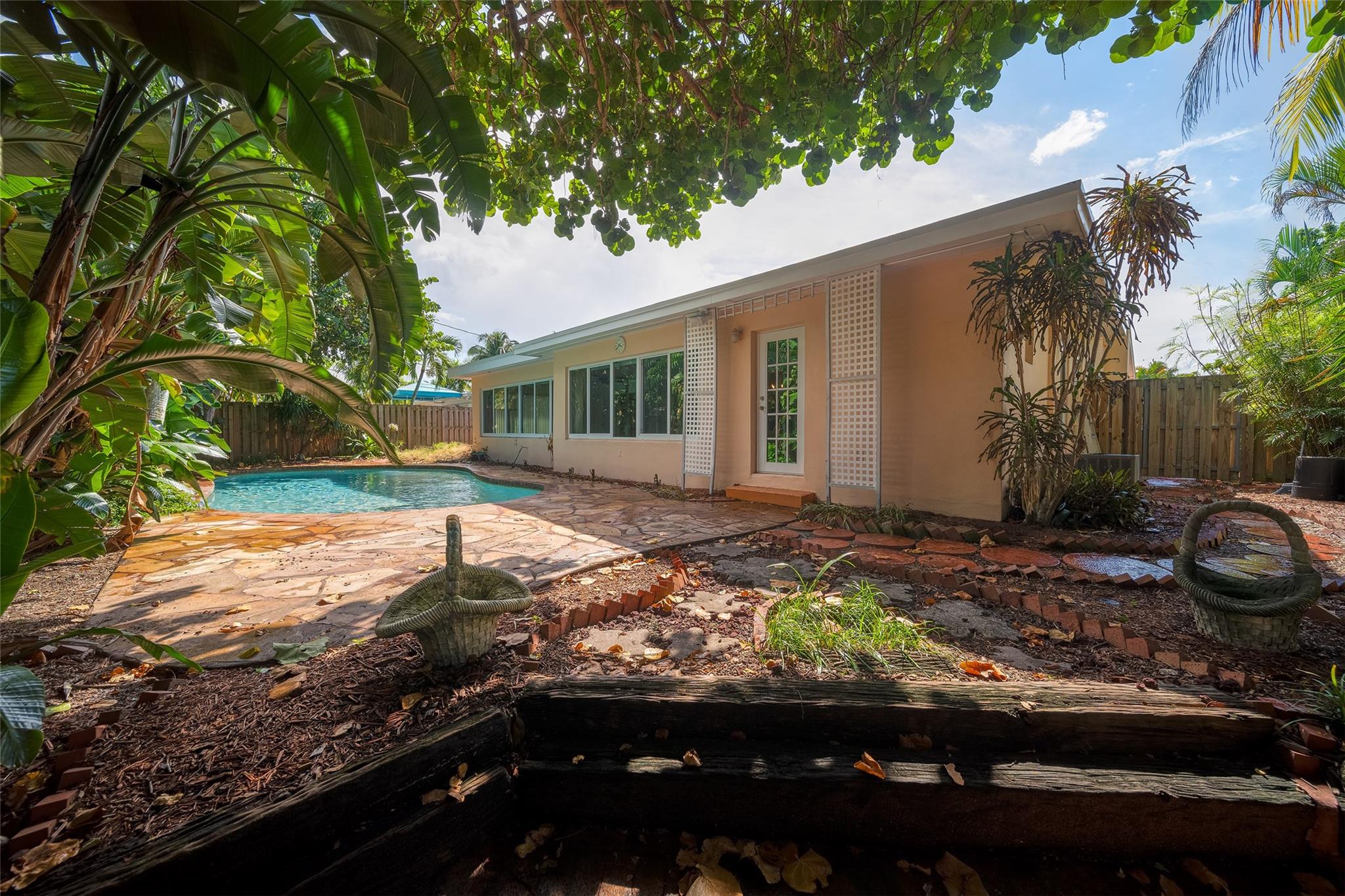 Floranada Ridge Sec A 30- - Residential