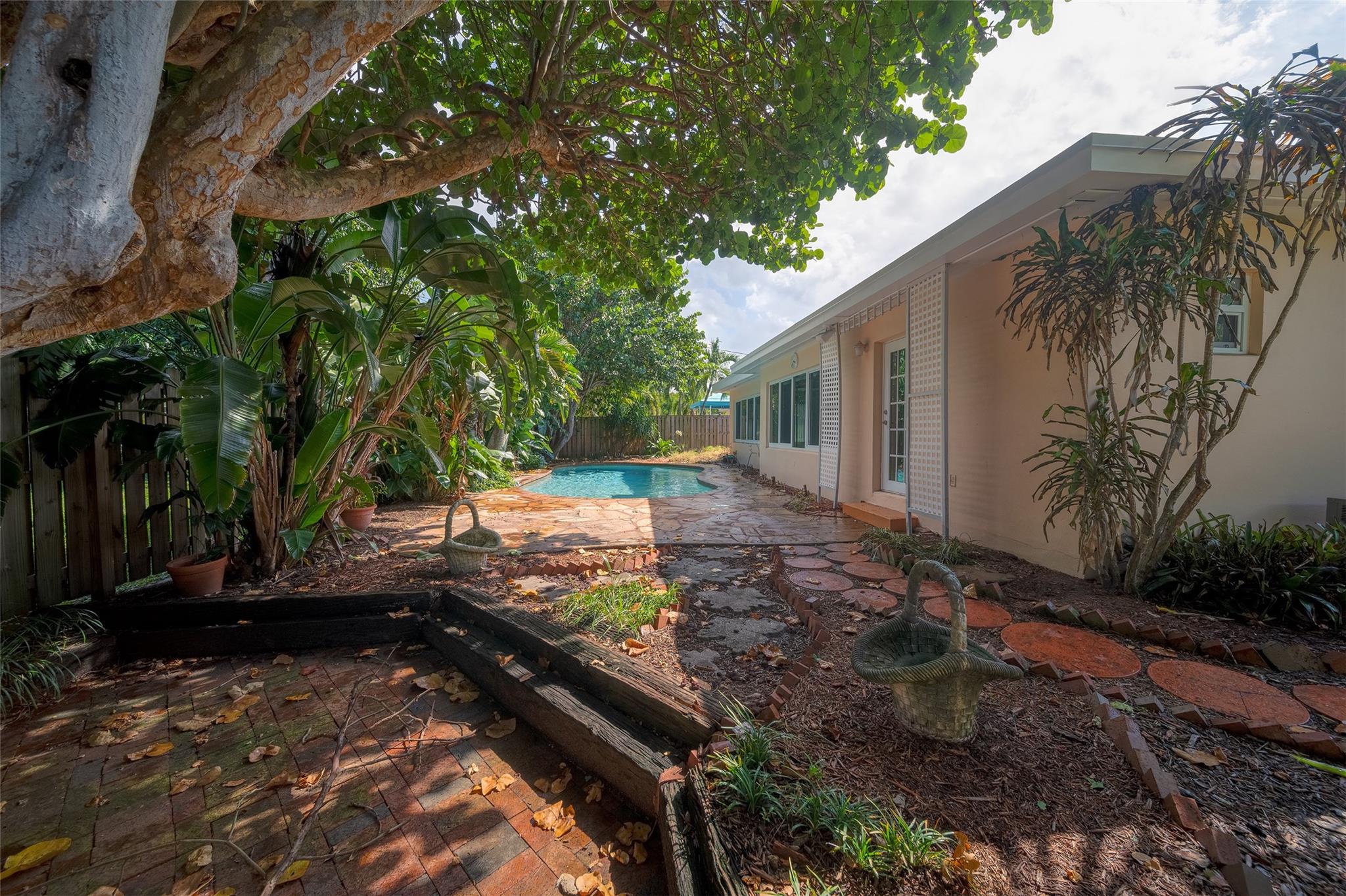 Floranada Ridge Sec A 30- - Residential