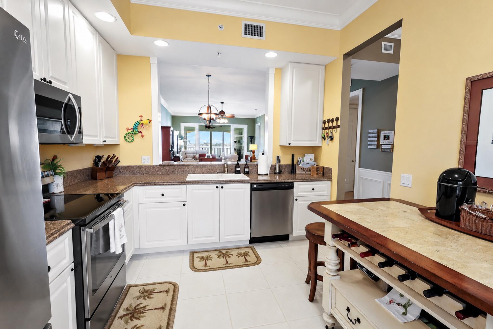 HARBOUR ISLE AT HUTCHINSON ISLAND WEST - Residential
