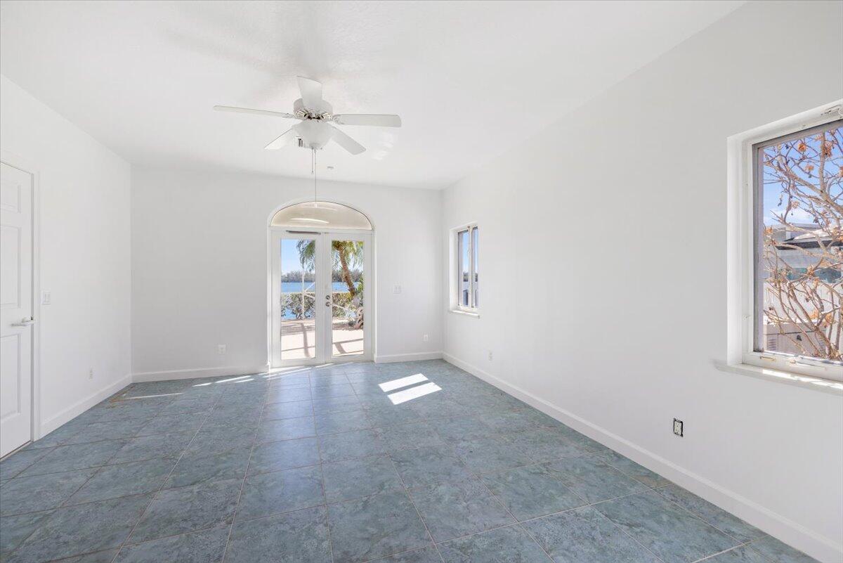 VERO ISLES PLAT NO 3 - Residential