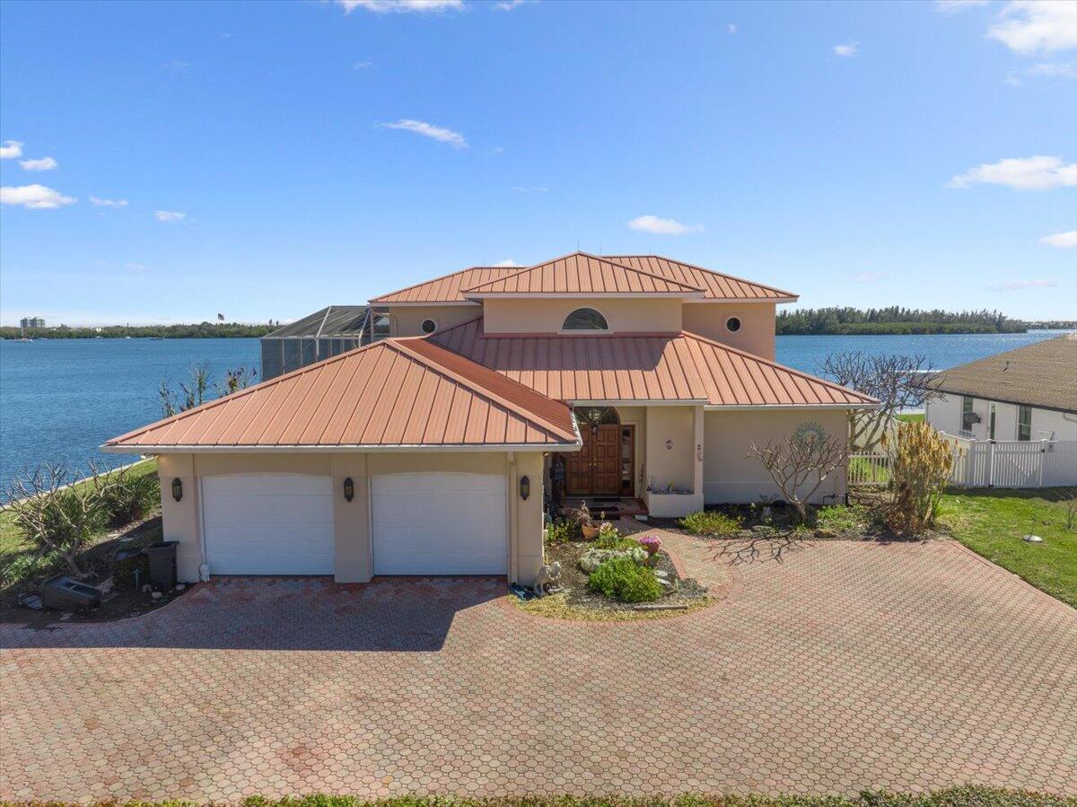 VERO ISLES PLAT NO 3 - Residential