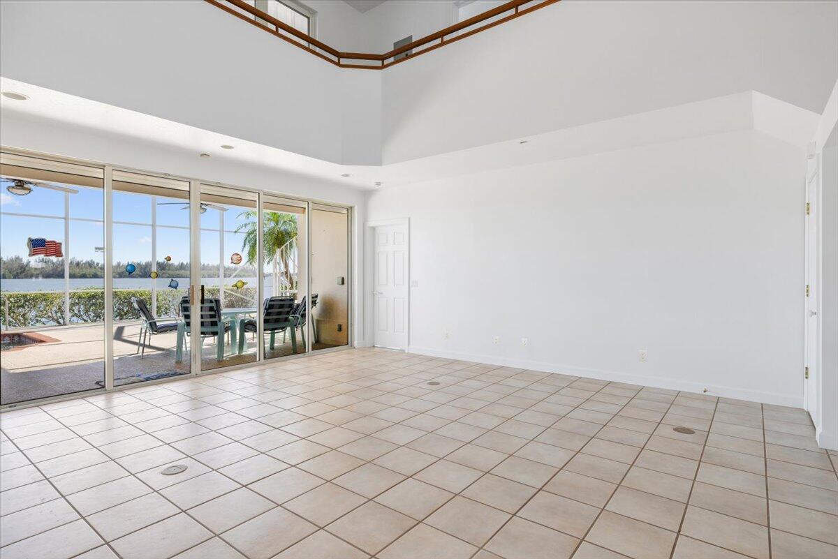 VERO ISLES PLAT NO 3 - Residential