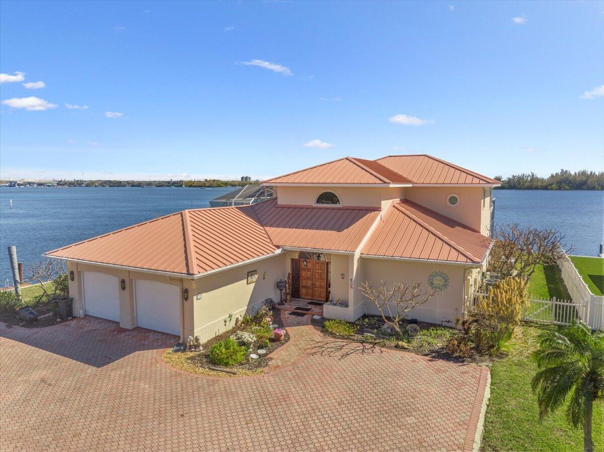 VERO ISLES PLAT NO 3 - Residential