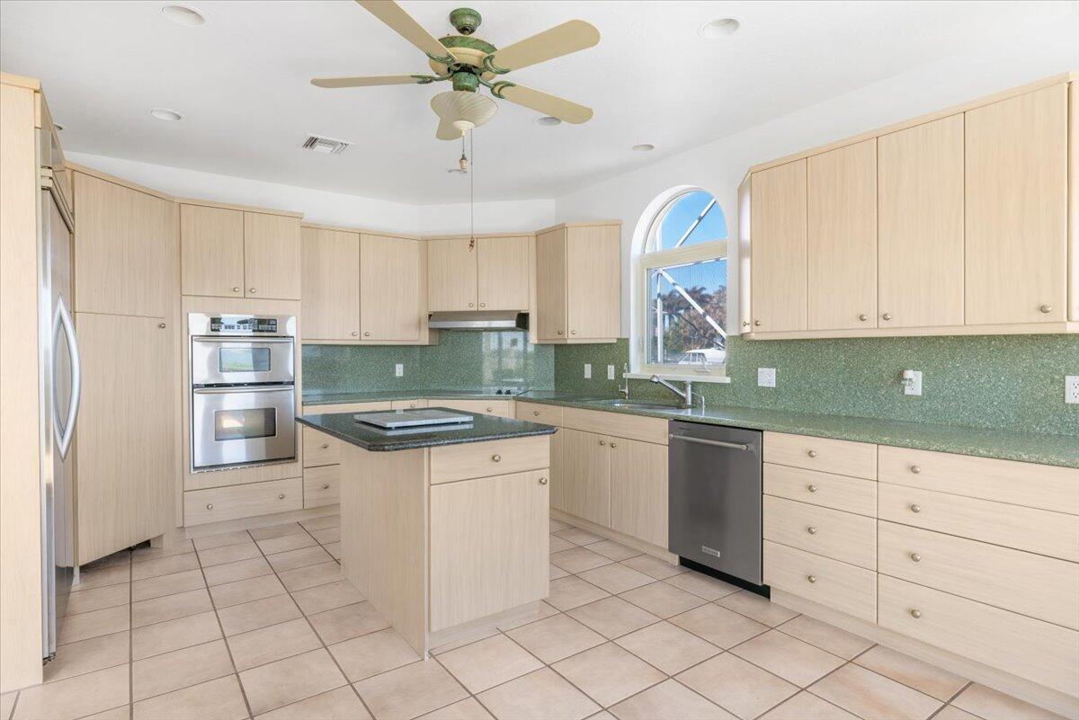 VERO ISLES PLAT NO 3 - Residential