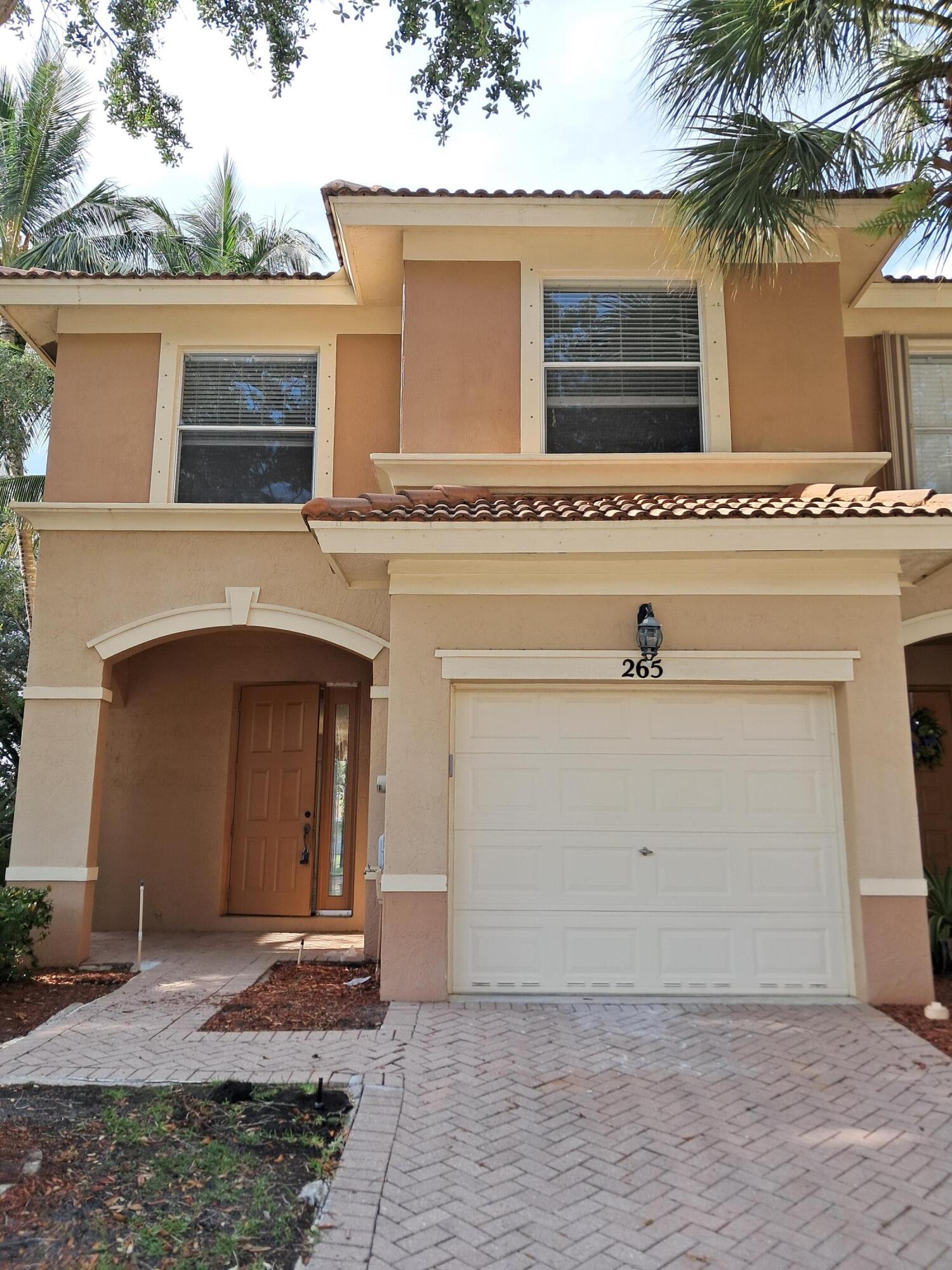 GATED COMMUNITY. LAMINATE FLOORING THROUGHOUT. FRESHLEY PAINTED  3/2.1 WITH 1 CAR GARAGE. ZCOMMUNITY POOL. NICE LOCATION, MINT CONDITION
