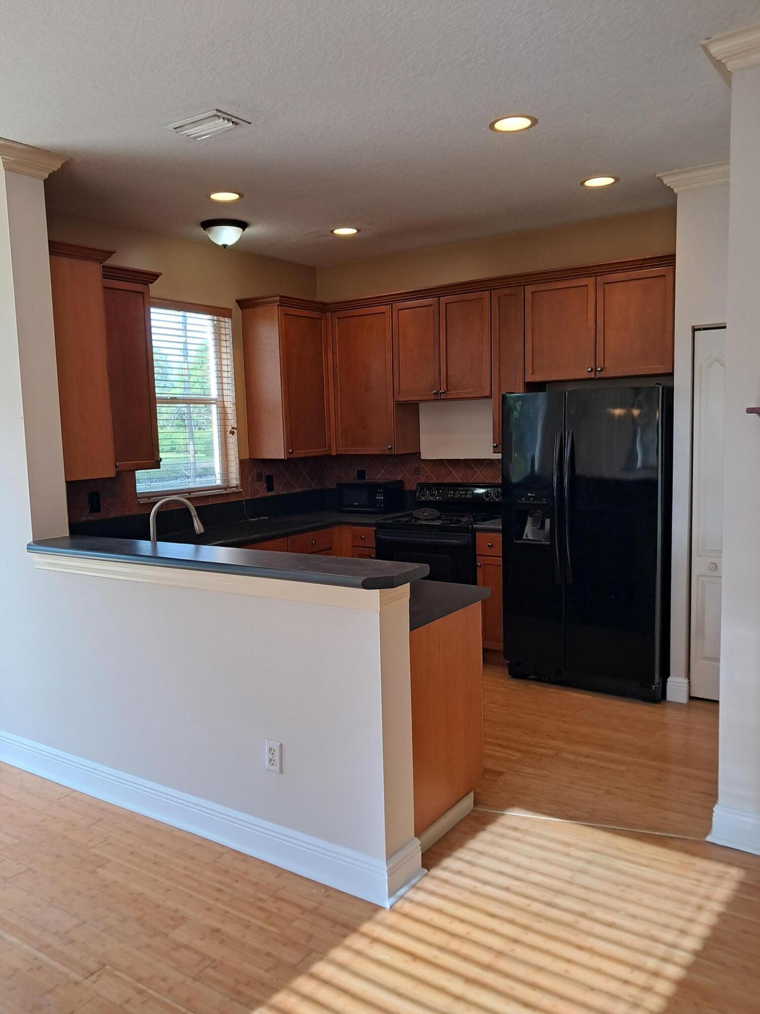 SEMINOLE EST AND TOWNHOMES - Residential