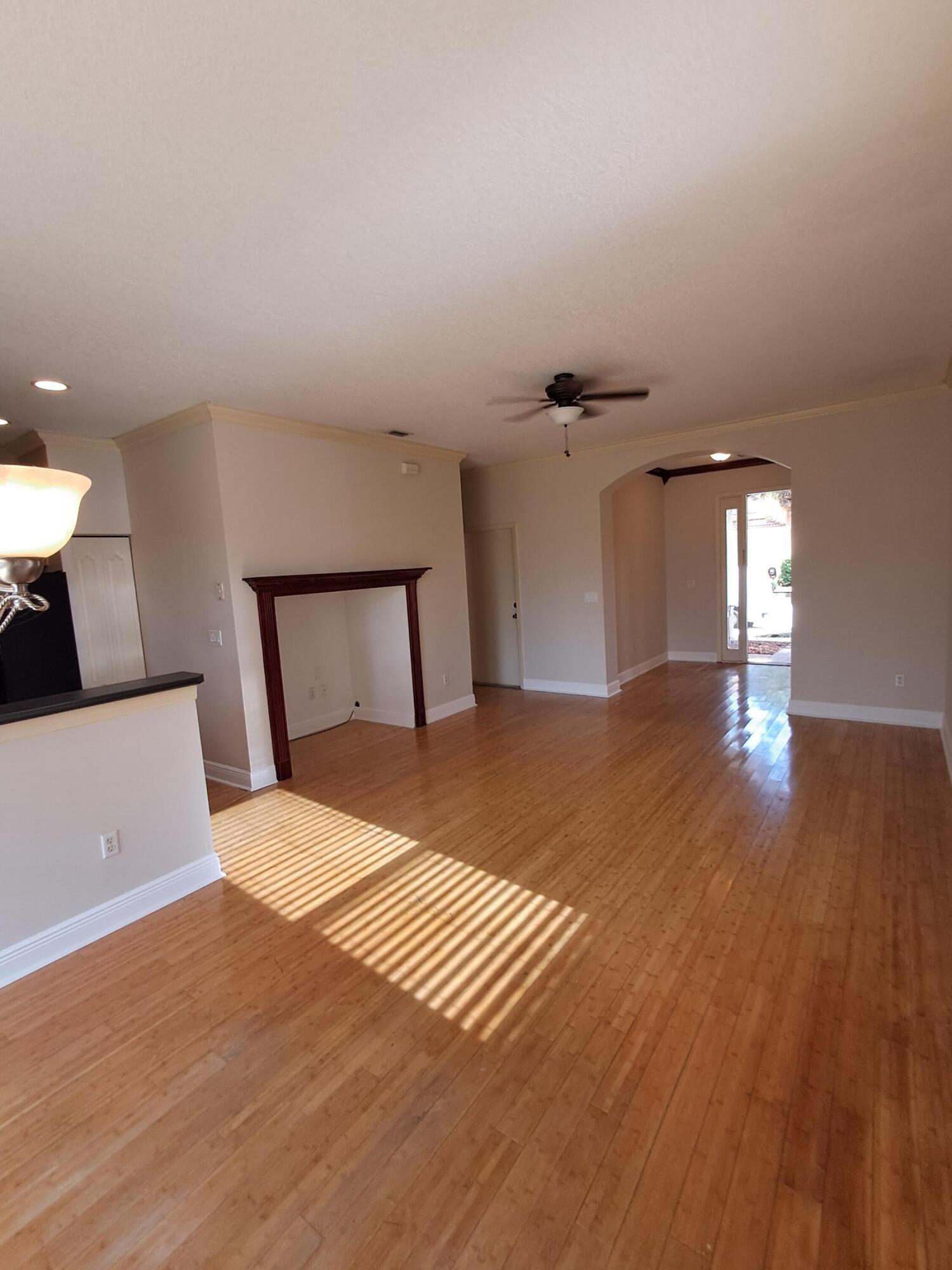 SEMINOLE EST AND TOWNHOMES - Residential