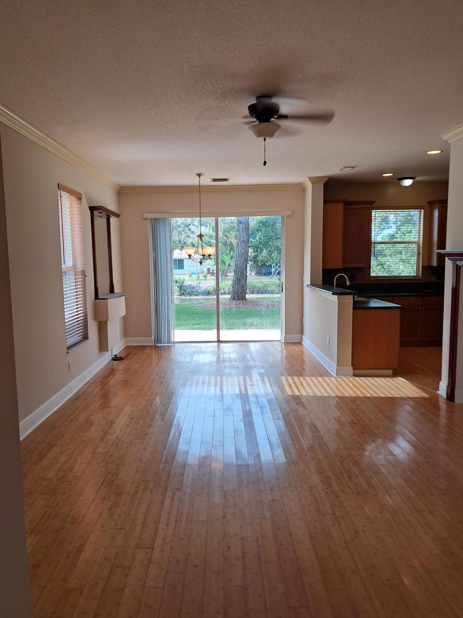 SEMINOLE EST AND TOWNHOMES - Residential