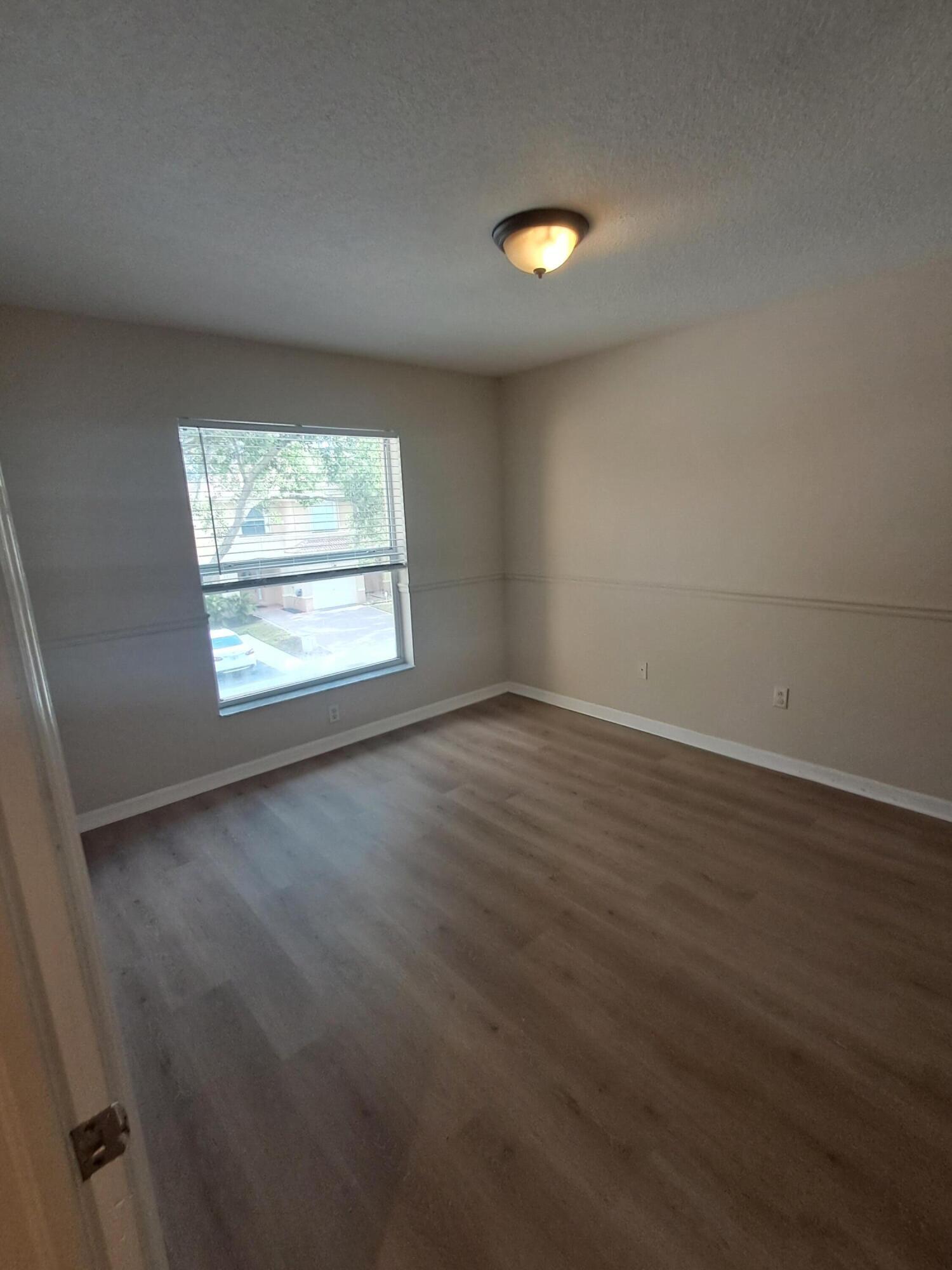 SEMINOLE EST AND TOWNHOMES - Residential