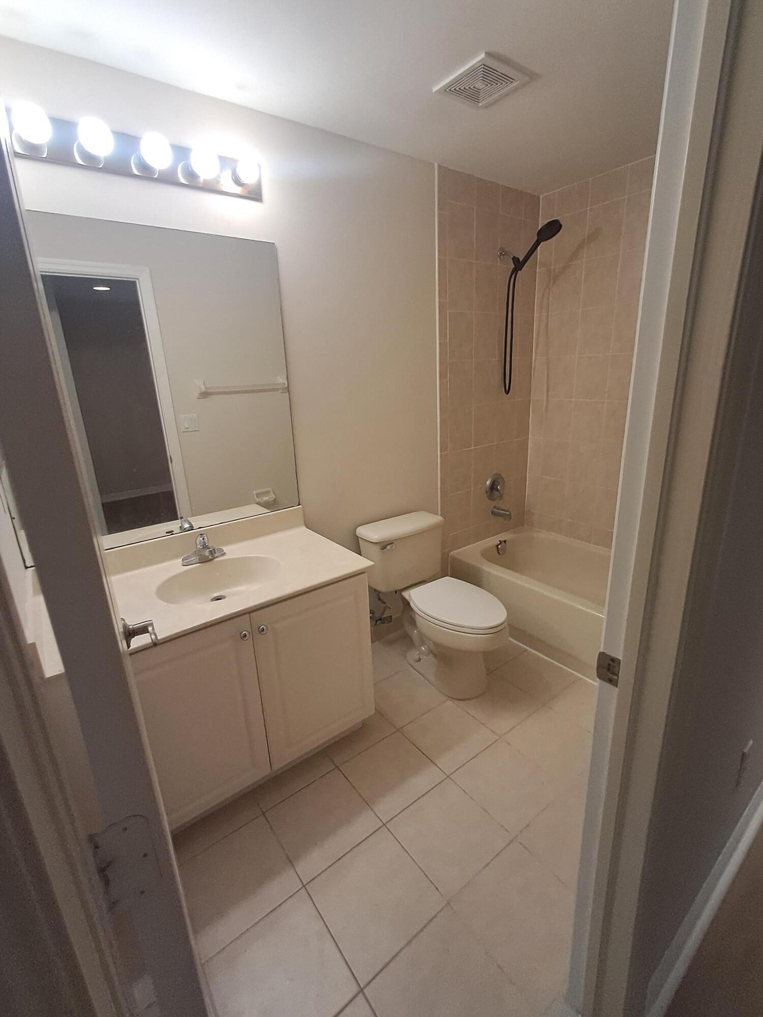 SEMINOLE EST AND TOWNHOMES - Residential