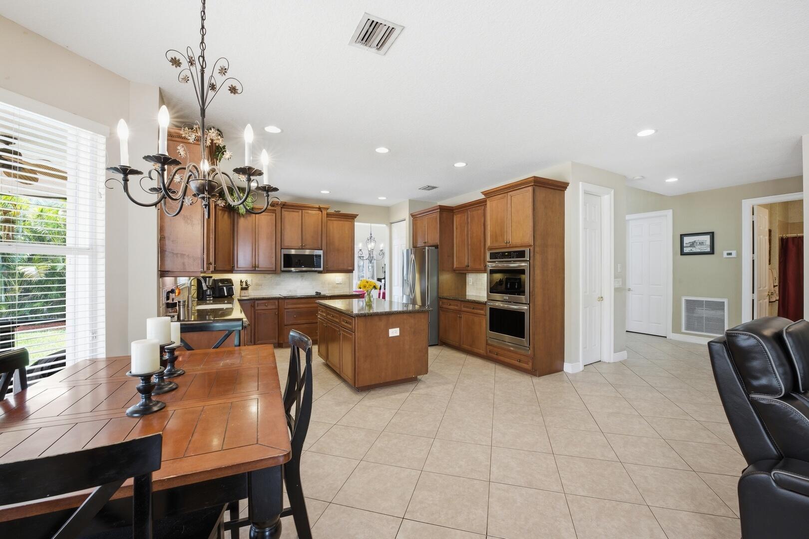 CANYON LAKES - Residential