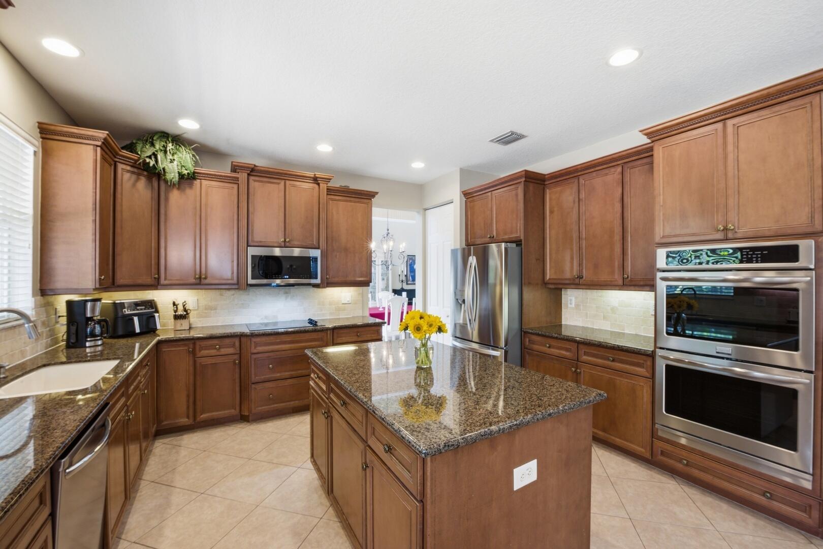 CANYON LAKES - Residential