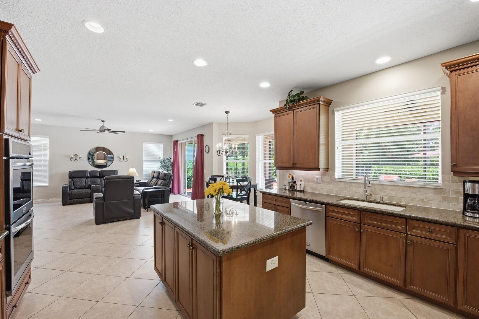 CANYON LAKES - Residential