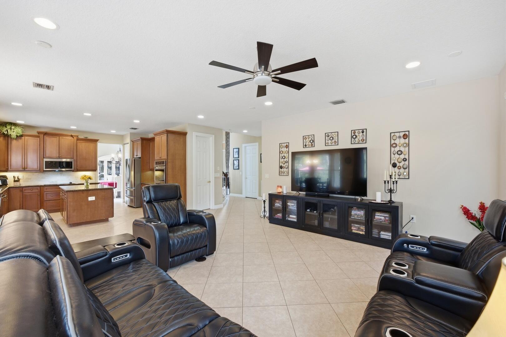 CANYON LAKES - Residential
