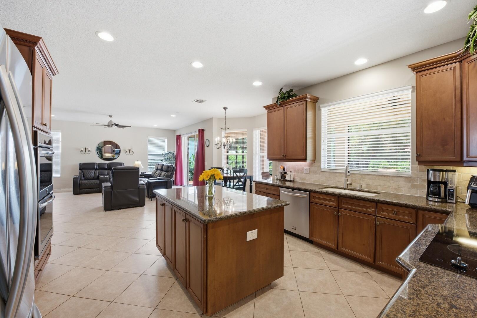 CANYON LAKES - Residential
