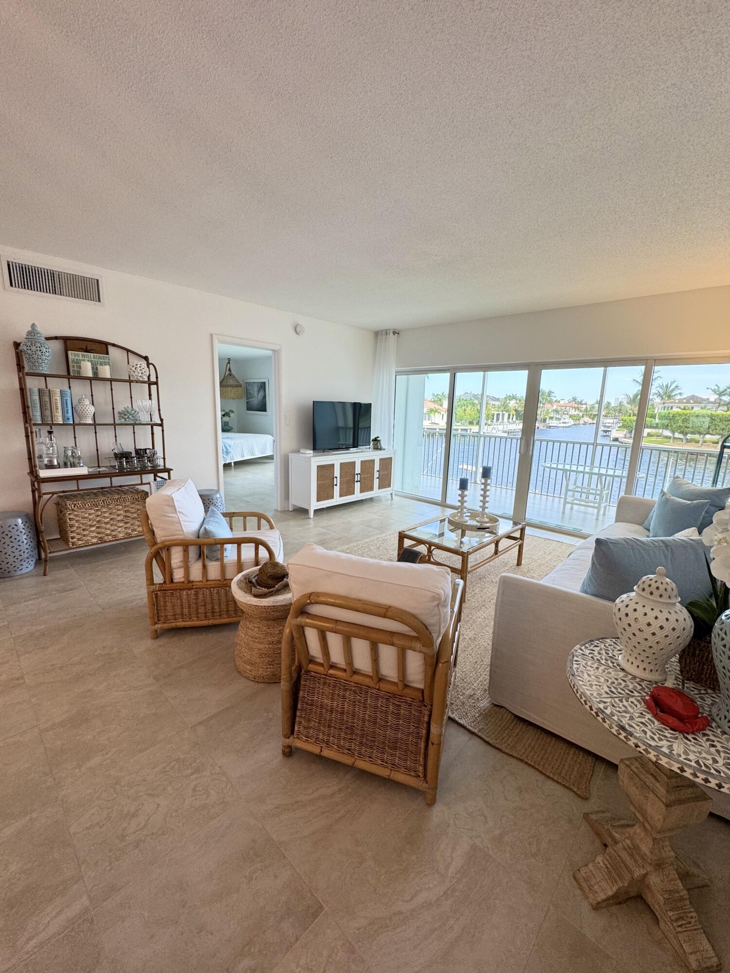 RIVER HOUSE TOWERS CONDO - Residential Lease