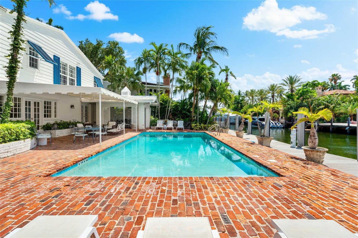 Las Olas Isles - Residential