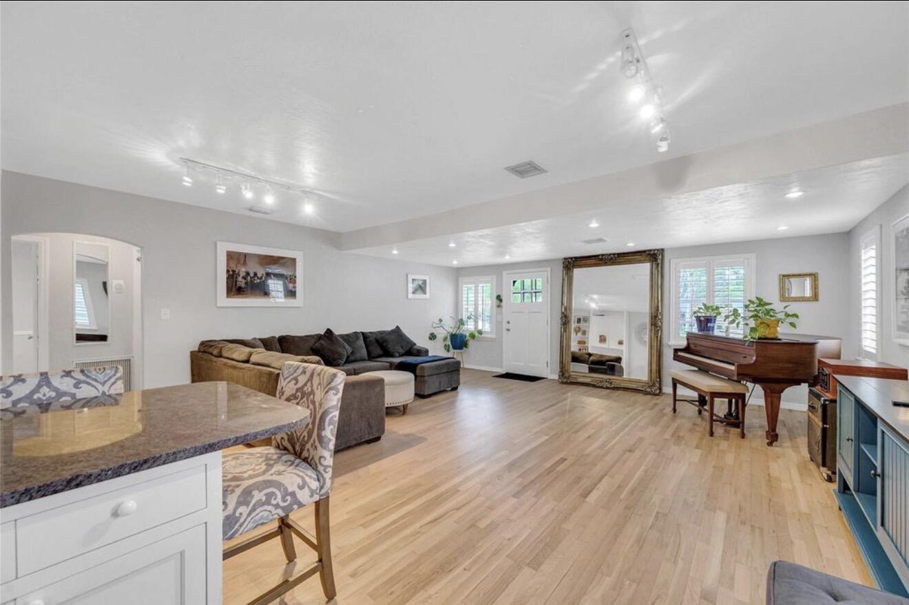CROISSANT PARK RIVER SEC - Residential Lease