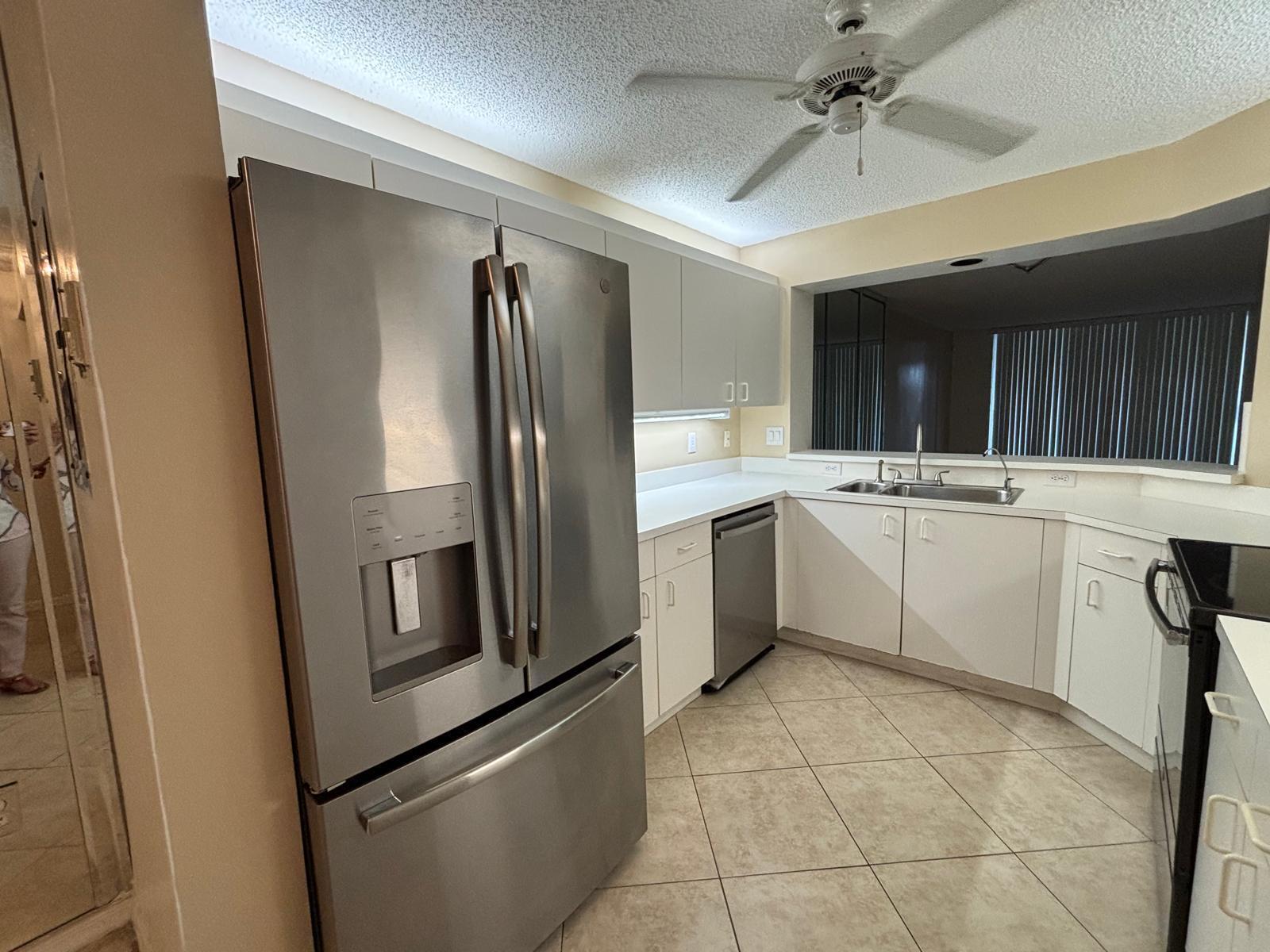 TRENT CONDOMINIUM H - Residential Lease