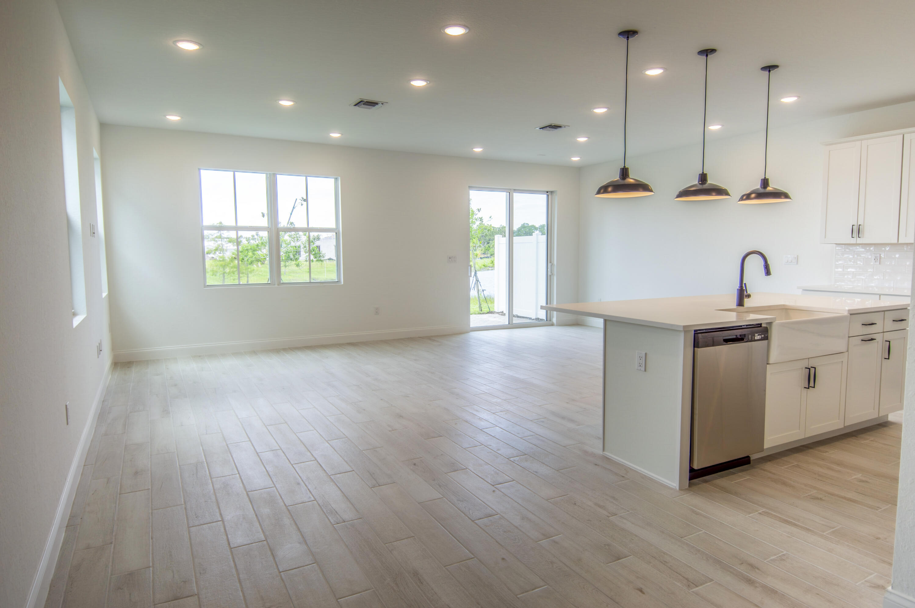 SALERNO RESERVE AT SHOWCASE PUD PHASE 2 - Residential Lease